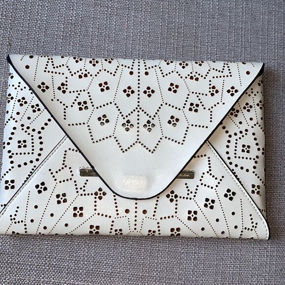 BCBG MAXAZRIA WHITE HOLLOW OUT ENVELOPE CLUTCH - Picture 6 of 8
